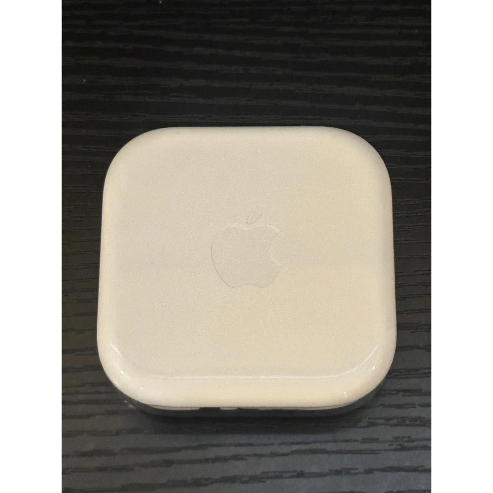 Apple‎ EarPods Wired Headphones with 3.5mm Plug and Mic White MD827LL/A